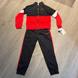 NWT Nike 2 piece jogger set